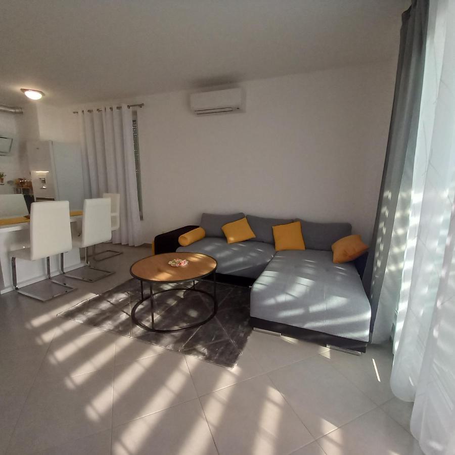 セニApartman Nehajアパートメント エクステリア 写真